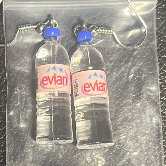 15 FUN AND UNIQUE SETS OF RETRO HANGING EARRINGS. - Picture 14 of 15